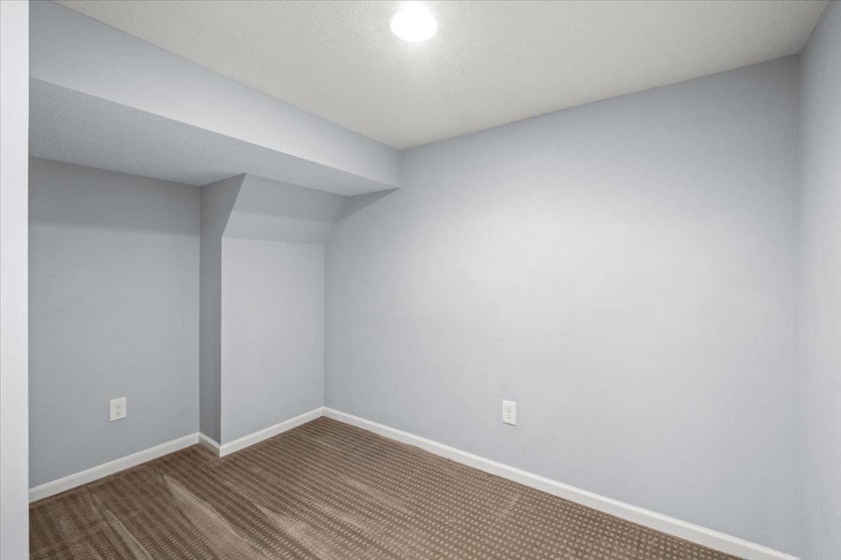 29-2627 Randolph St NE-0029.jpg