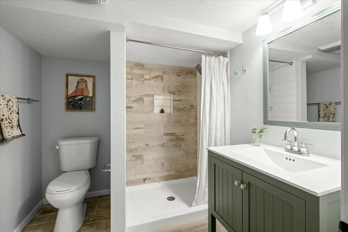 27-2627 Randolph St NE-0027.jpg