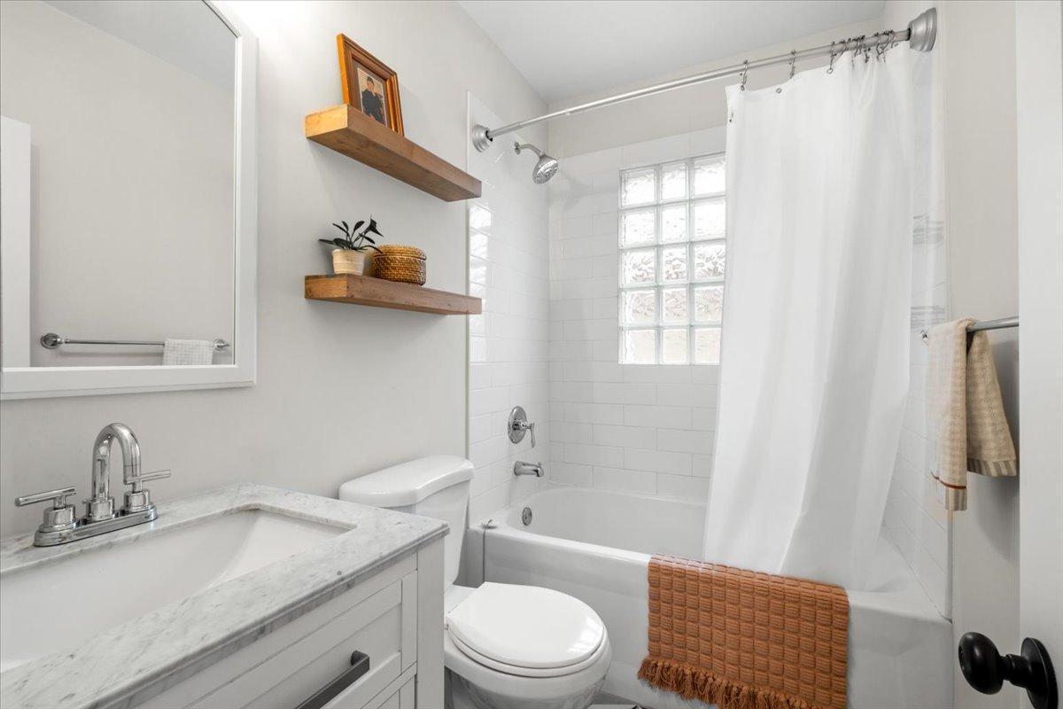 18-2627 Randolph St NE-0018.jpg