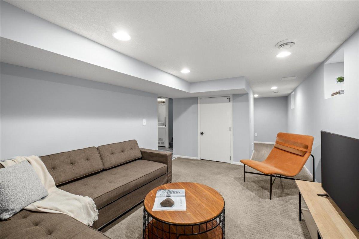 26-2627 Randolph St NE-0026.jpg