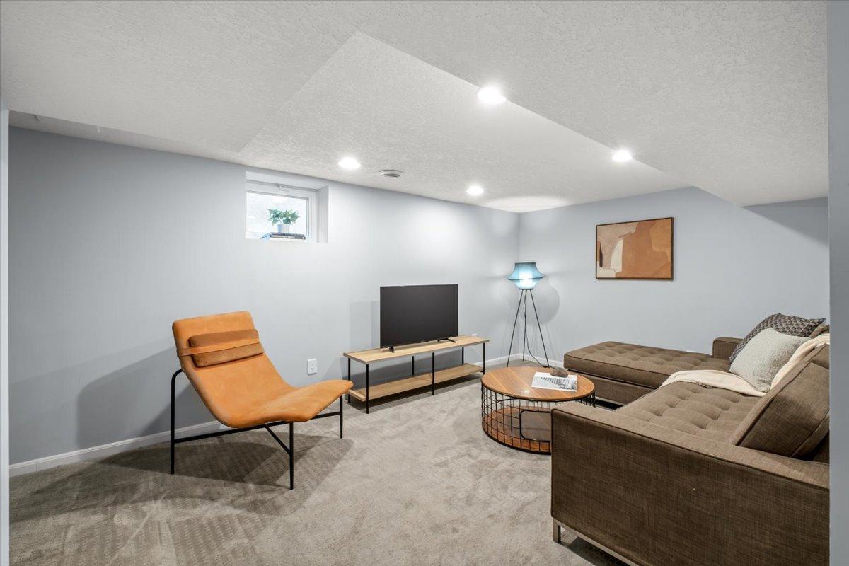 25-2627 Randolph St NE-0025.jpg