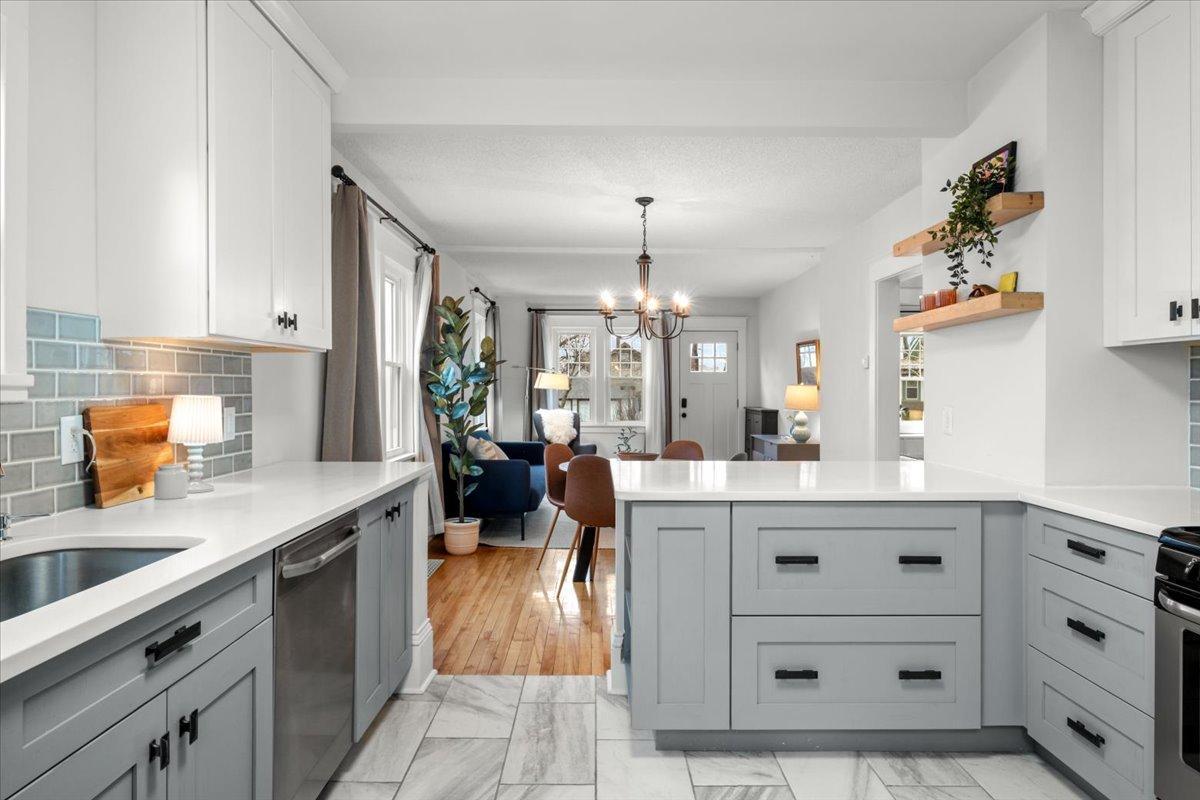 14-2627 Randolph St NE-0014.jpg