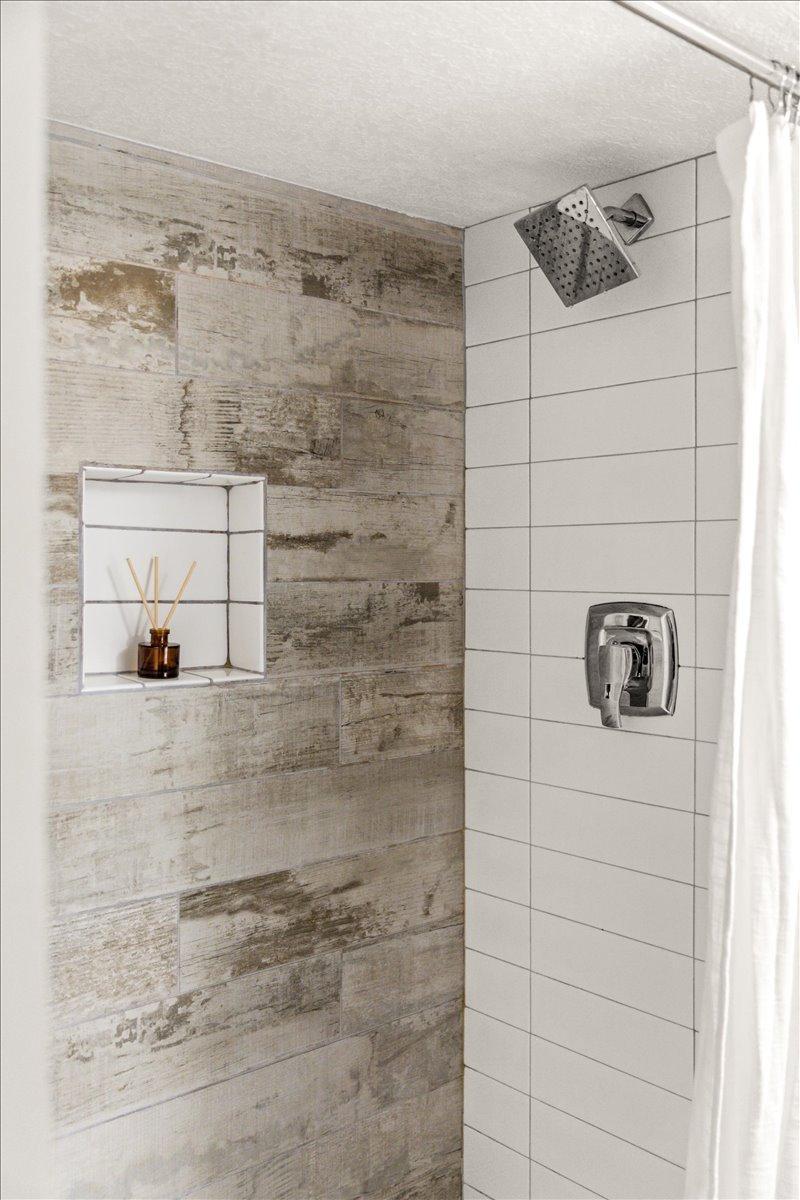 28-2627 Randolph St NE-0028.jpg