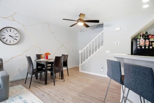 Convenient breakfast bar or informal dining options.