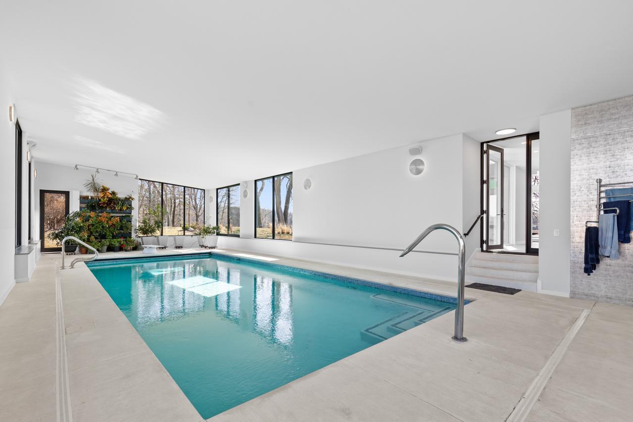 Livewall Planter with automatic watering system