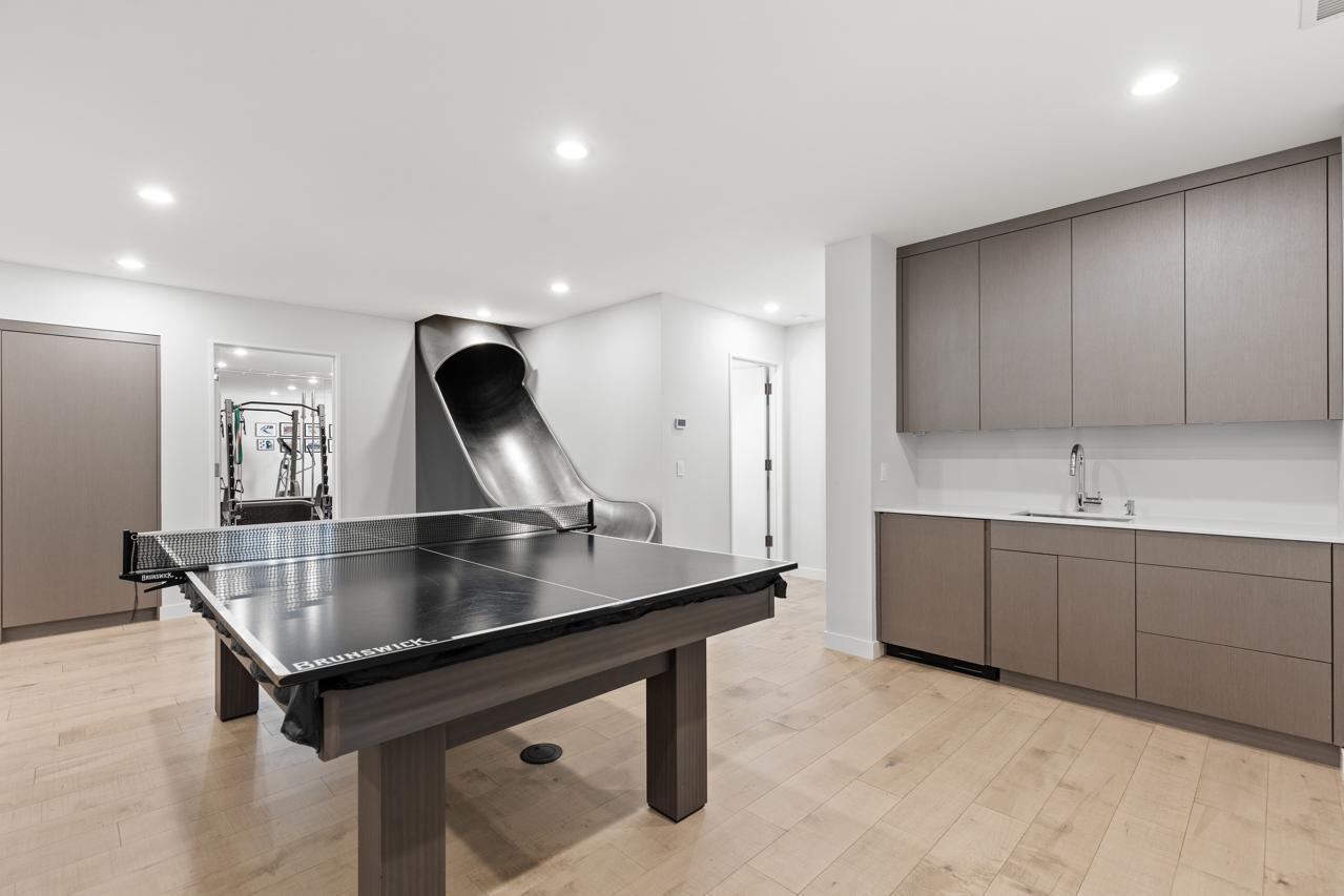 Built-in bar and game room