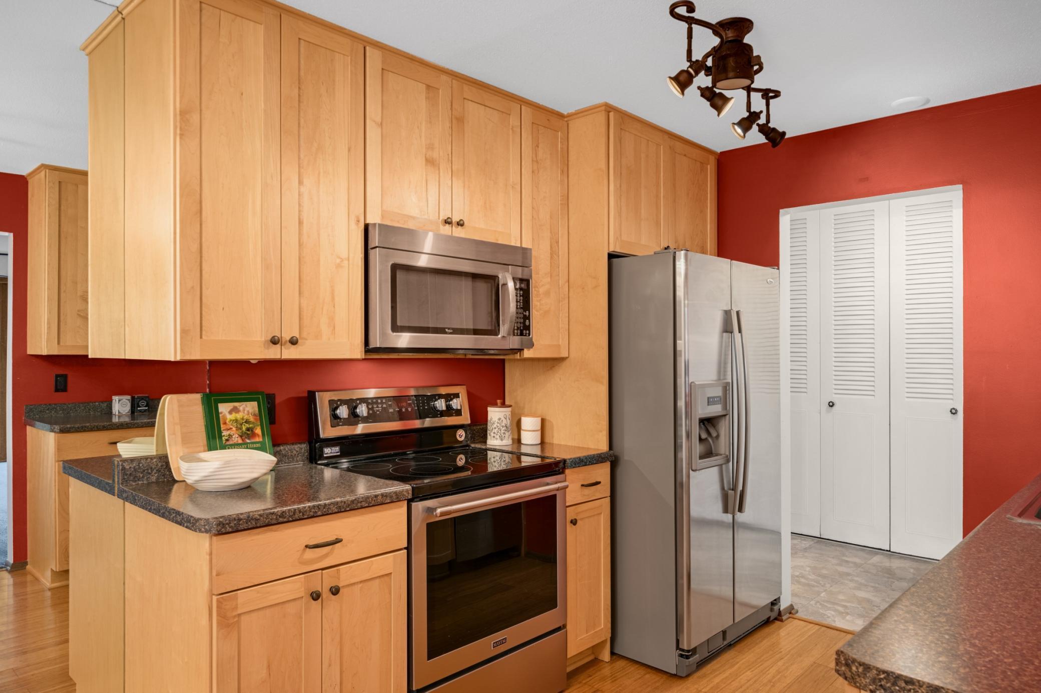 Newer Stainless appliances.jpg