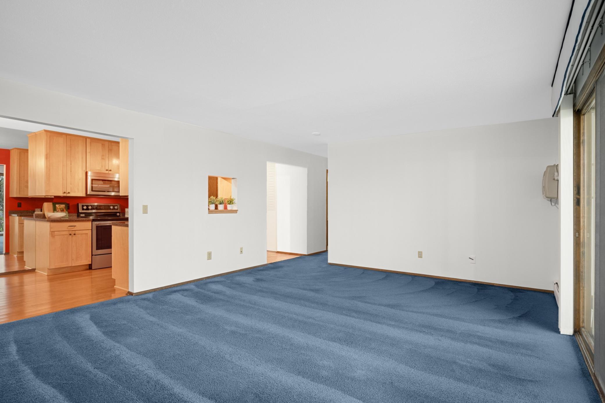 Living Dining toward kitchen.jpg