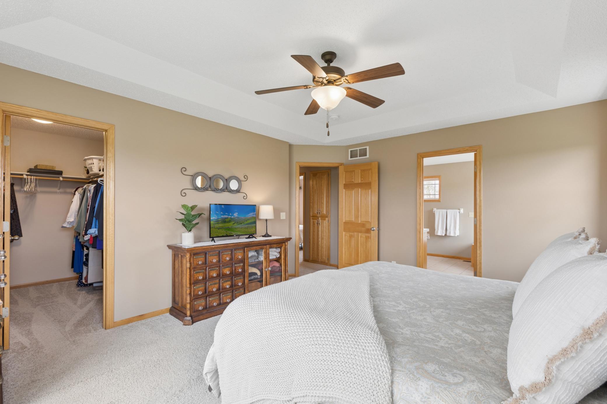 Primary bedroom suite has a walk in closet.