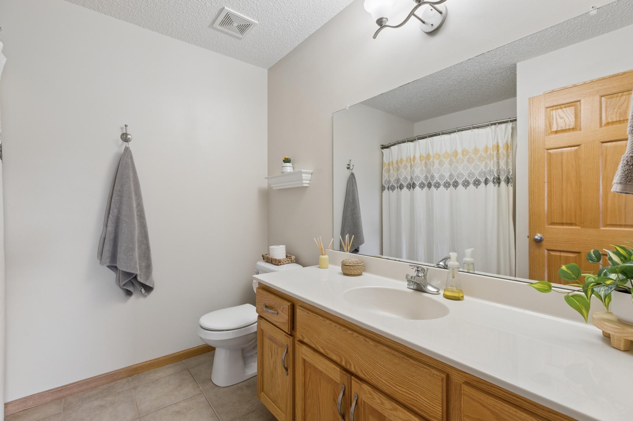 Upper level full bath