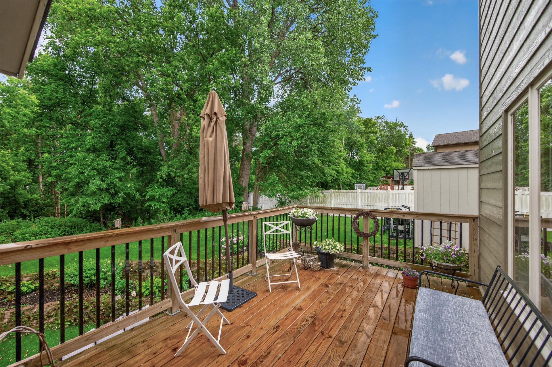 Deck that walks right out from your kitchen!