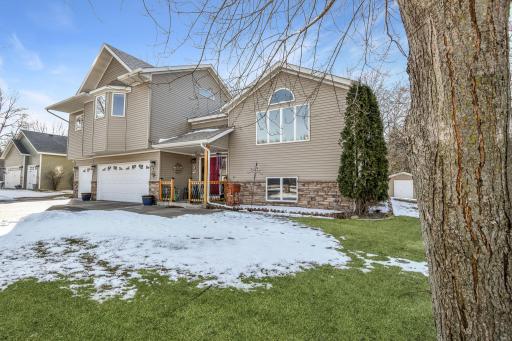 Enjoy the ease and peace of mind of steel siding, invisible fencing, heated garage & more!