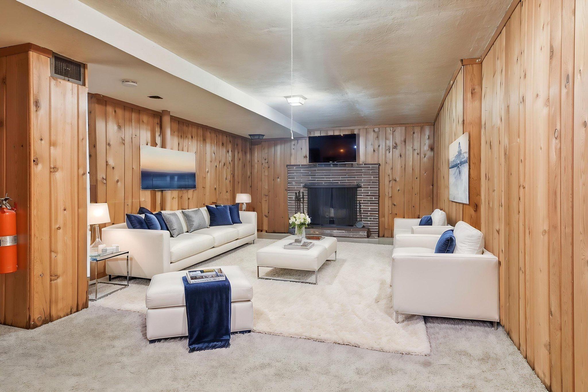 24-web-or-mls-DSC01334 virtually staged.jpeg