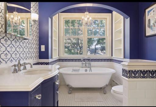 1005 Cedar Lake Road S, Minneapolis, MN 55405