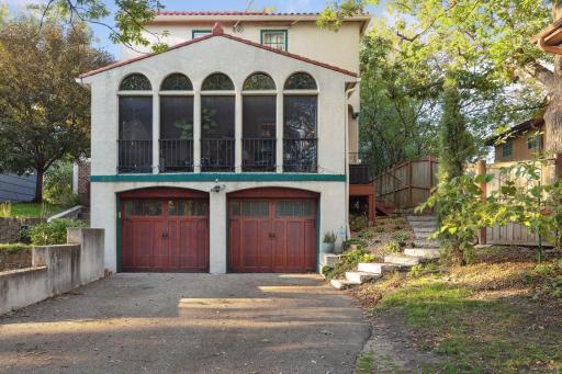 1005 Cedar Lake Road S, Minneapolis, MN 55405