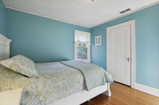 1005 Cedar Lake Road S, Minneapolis, MN 55405