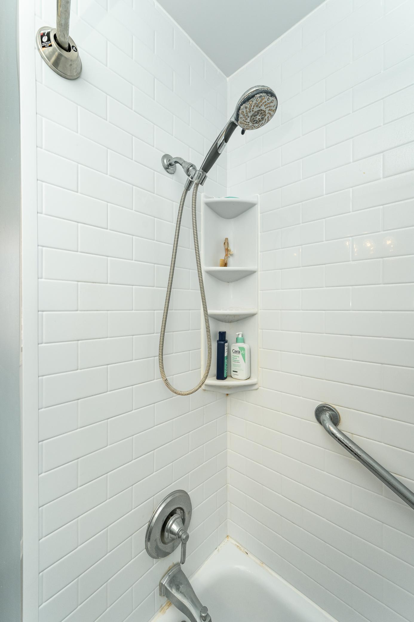 Main Floor Full bath