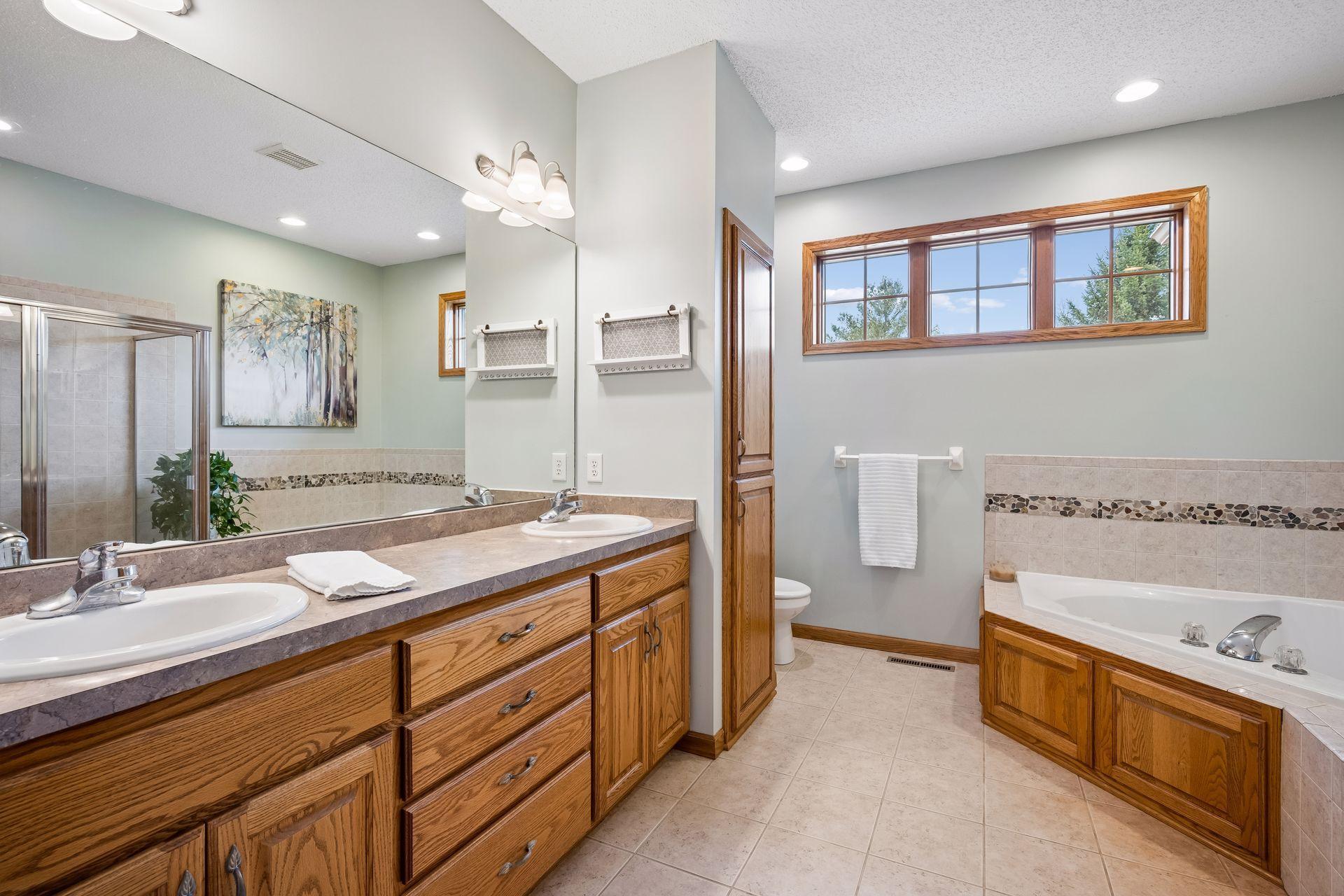 Full, private Primary En-suite