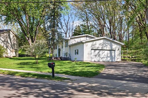 11860 Sunnybrook Road, Eden Prairie, MN 55347