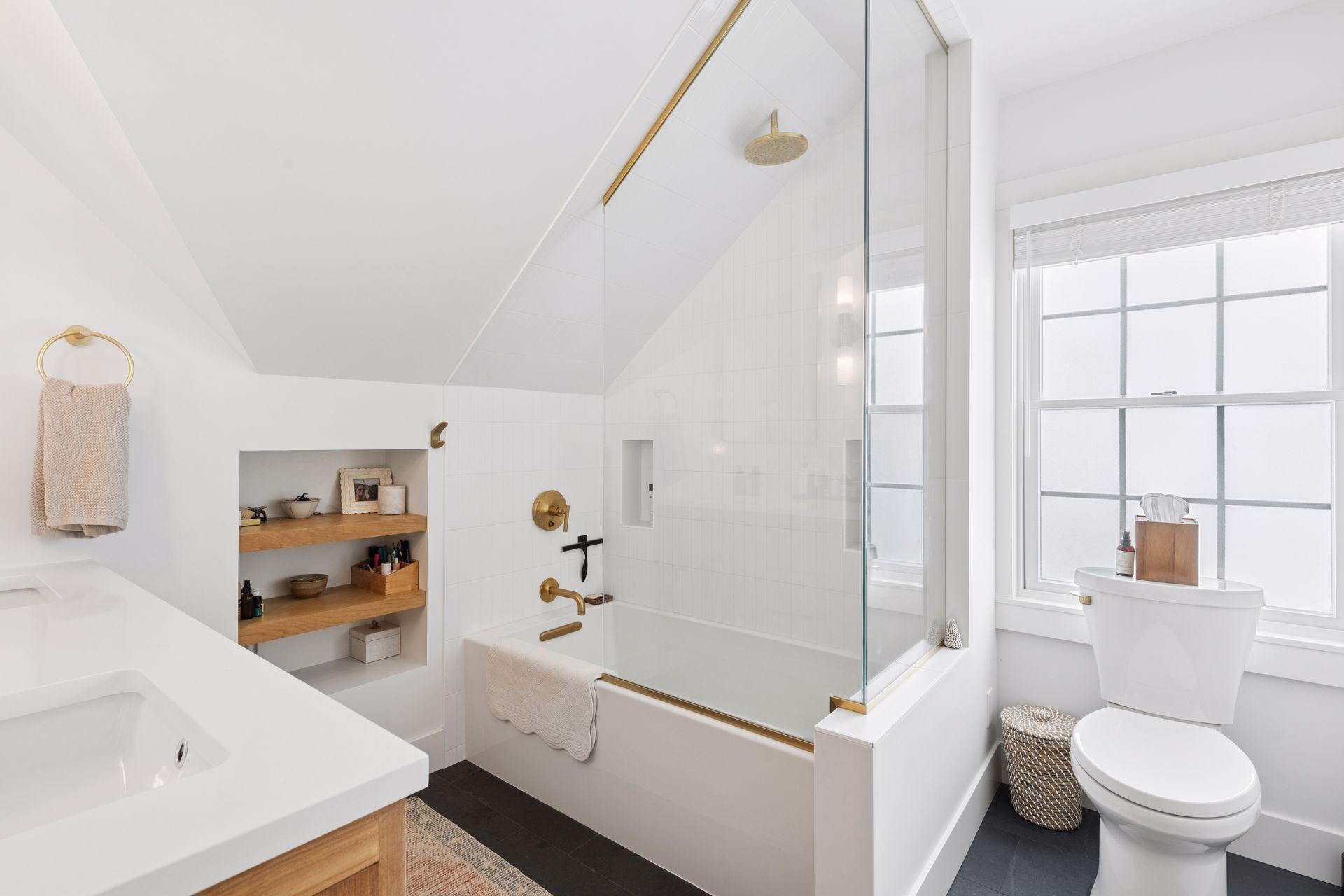 3825 Inglewood Avenue South - Spacecrafting - 0040.jpg