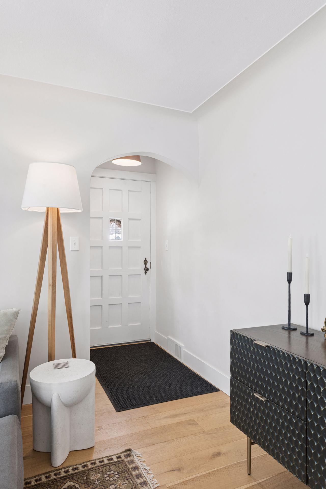 3825 Inglewood Avenue South - Spacecrafting - 0012.jpg