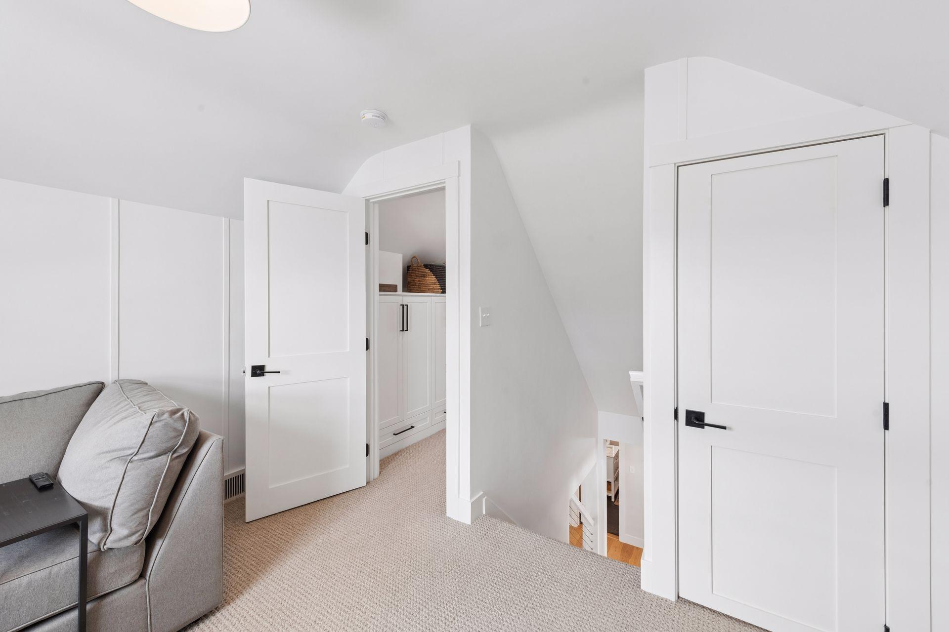 3825 Inglewood Avenue South - Spacecrafting - 0034.jpg