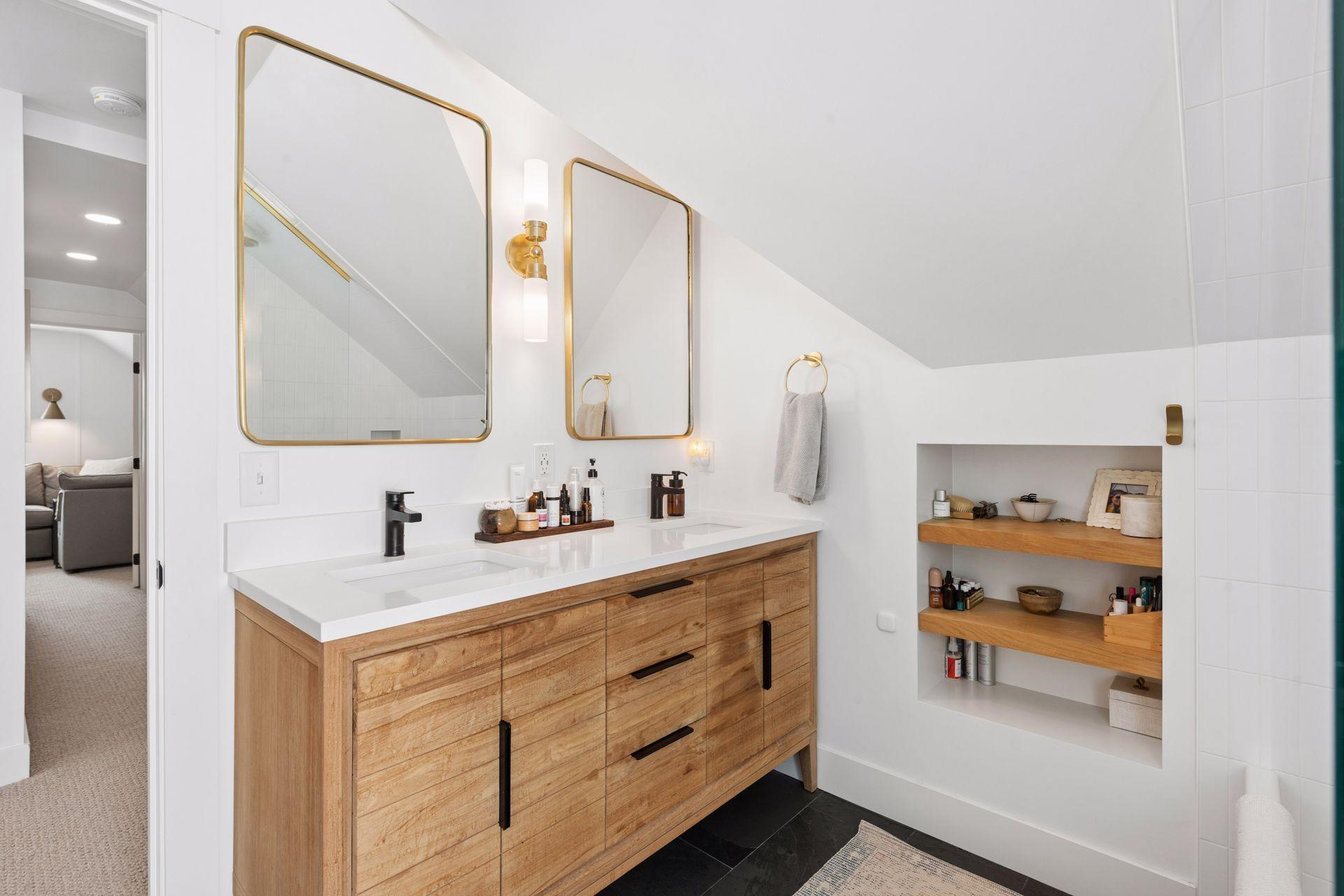 3825 Inglewood Avenue South - Spacecrafting - 0041.jpg