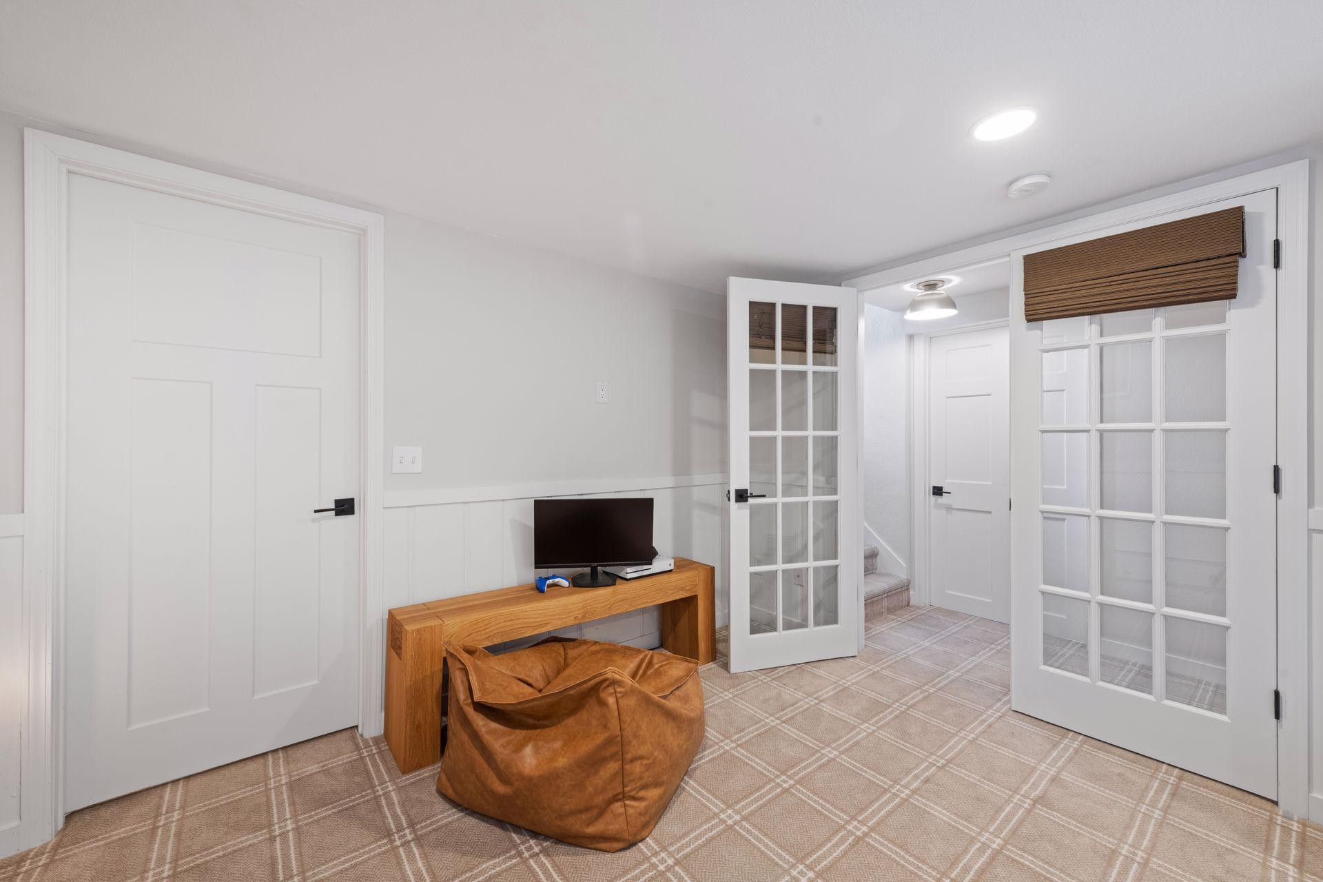 3825 Inglewood Avenue South - Spacecrafting - 0044.jpg