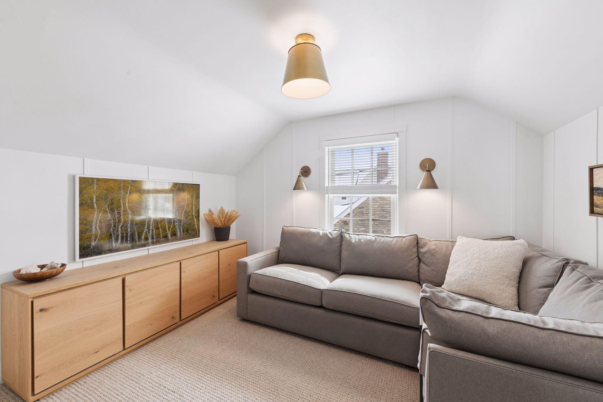 3825 Inglewood Avenue South - Spacecrafting - 0033.jpg