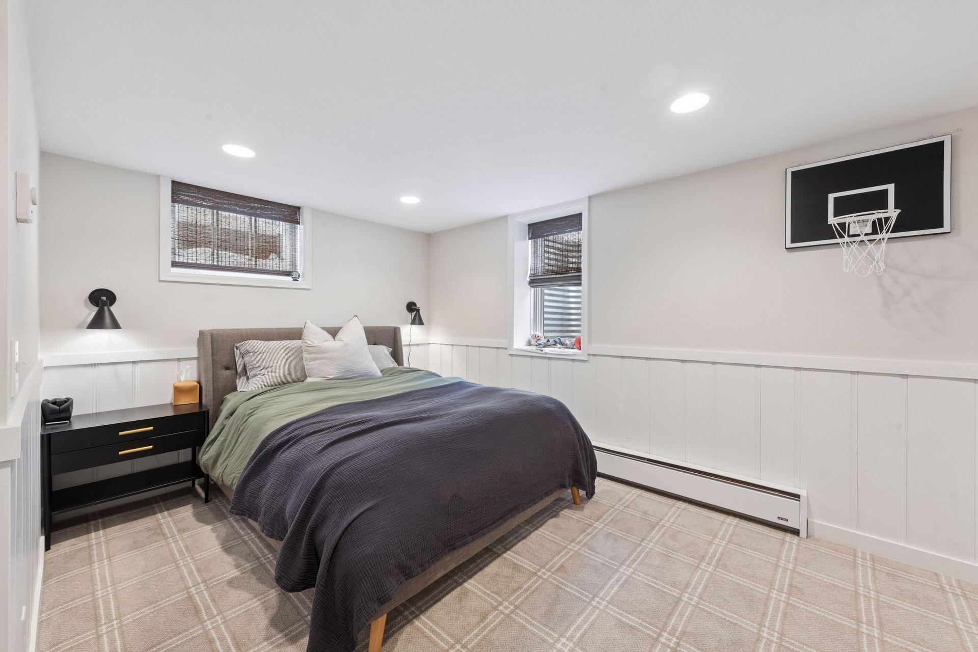 3825 Inglewood Avenue South - Spacecrafting - 0043.jpg