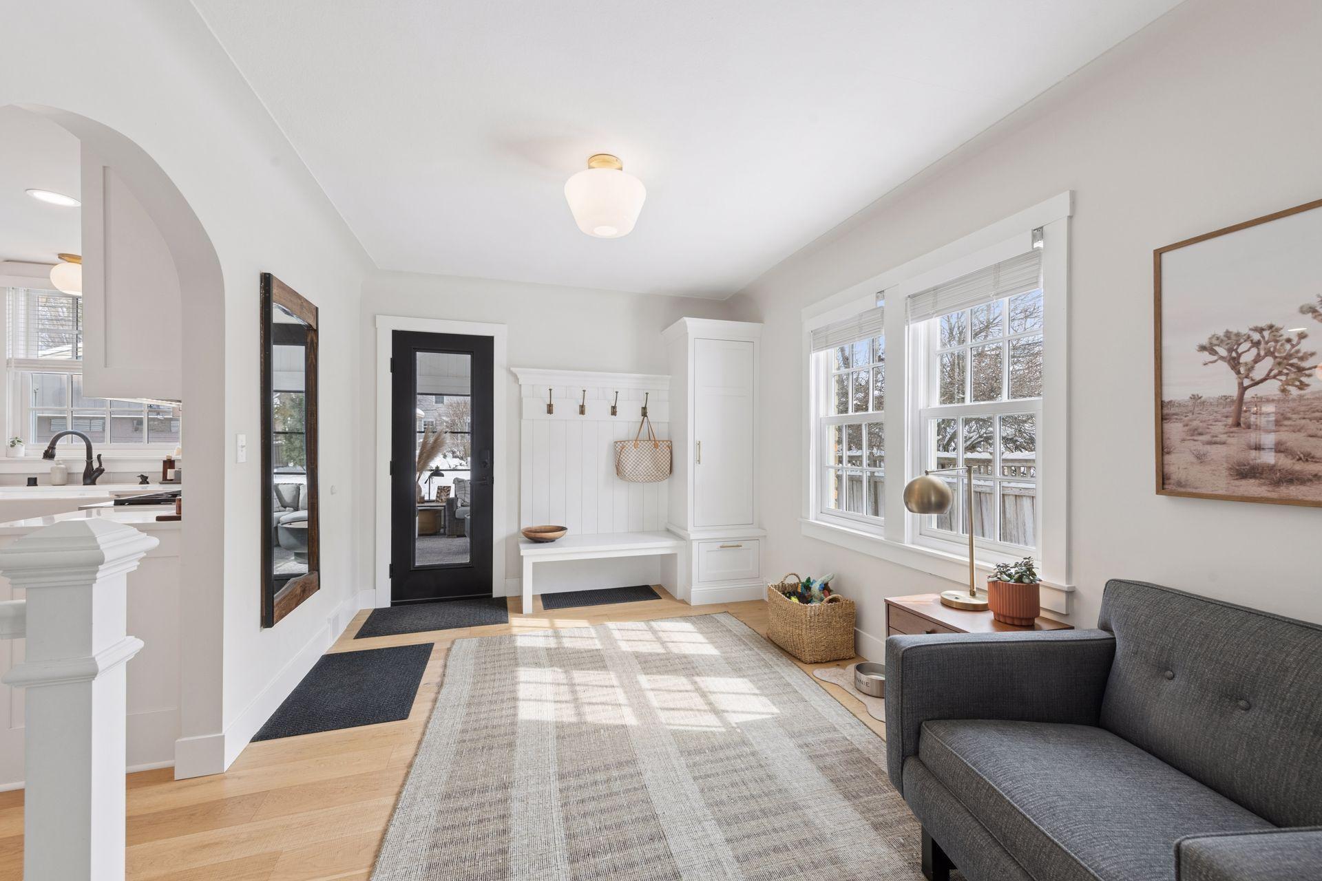 3825 Inglewood Avenue South - Spacecrafting - 0018.jpg