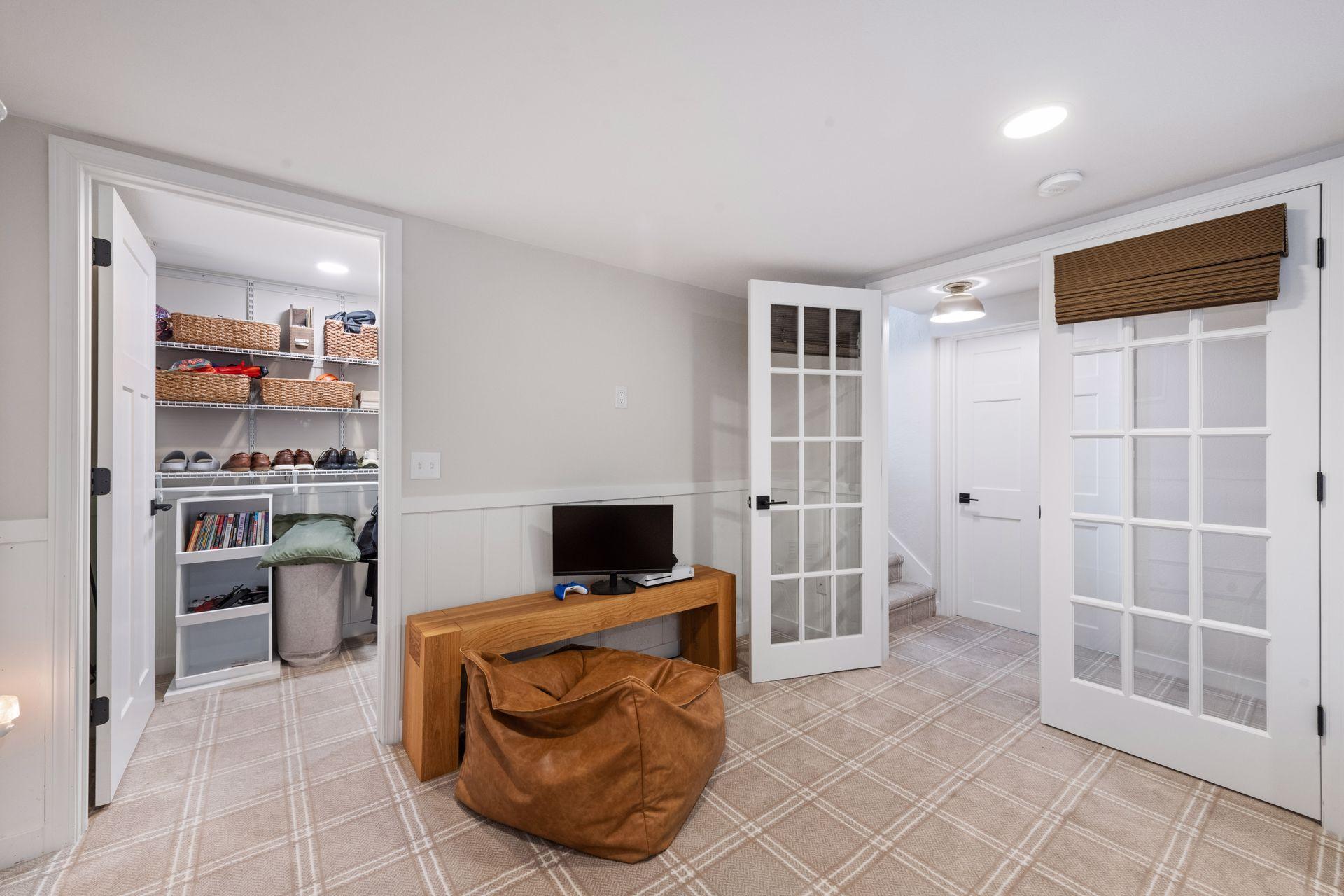 3825 Inglewood Avenue South - Spacecrafting - 0045.jpg