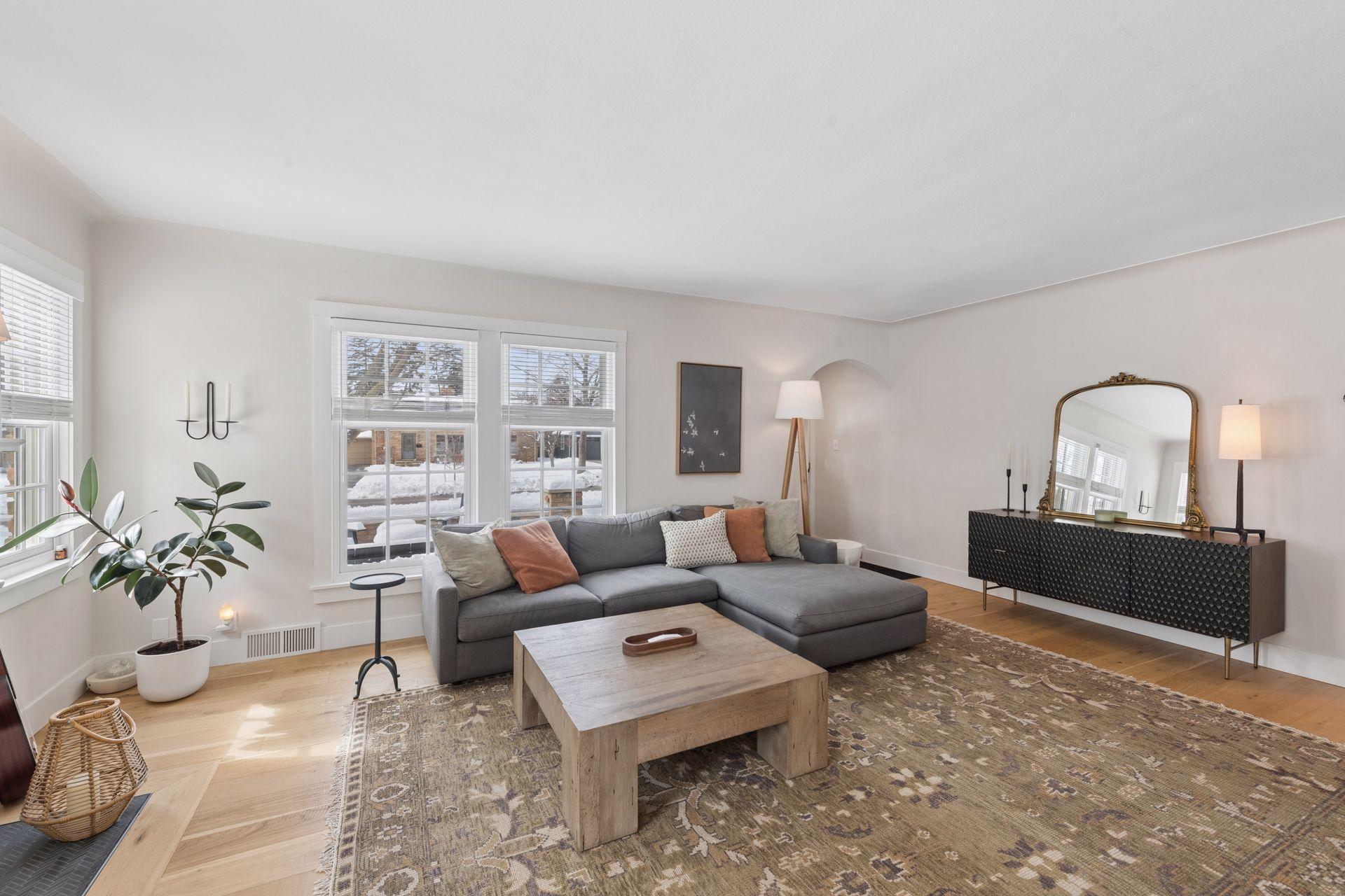 3825 Inglewood Avenue South - Spacecrafting - 0016.jpg