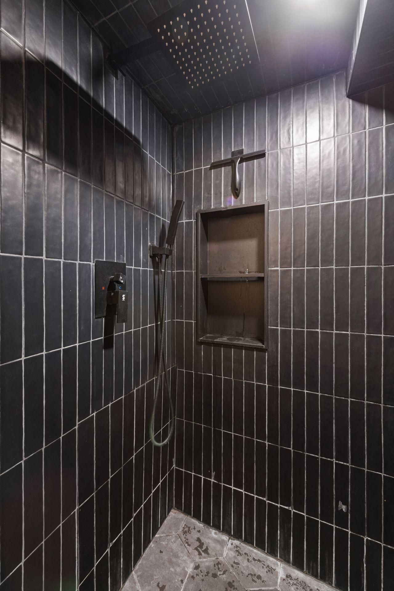 3825 Inglewood Avenue South - Spacecrafting - 0047.jpg