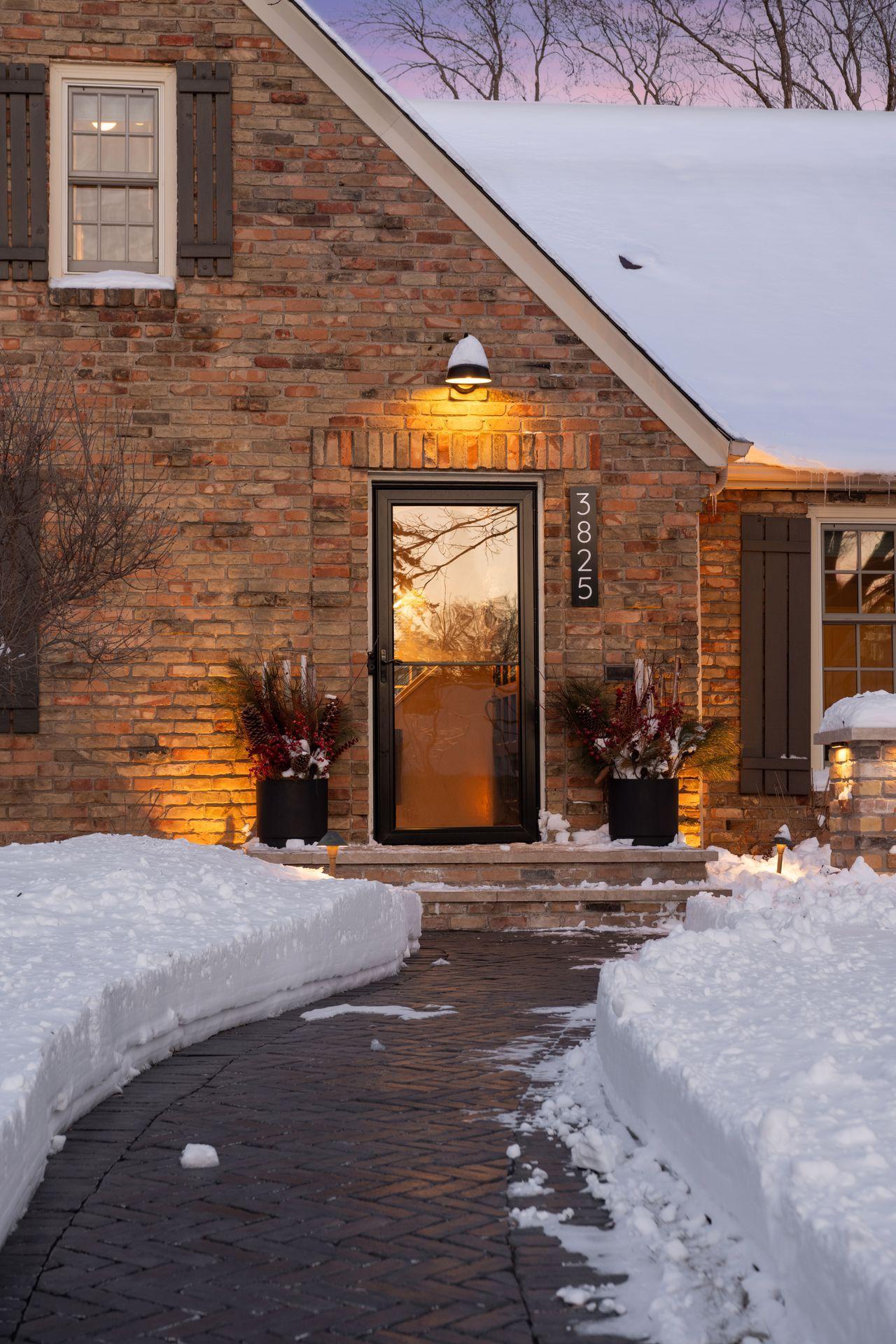 3825 Inglewood Avenue South - Spacecrafting - 0005.jpg