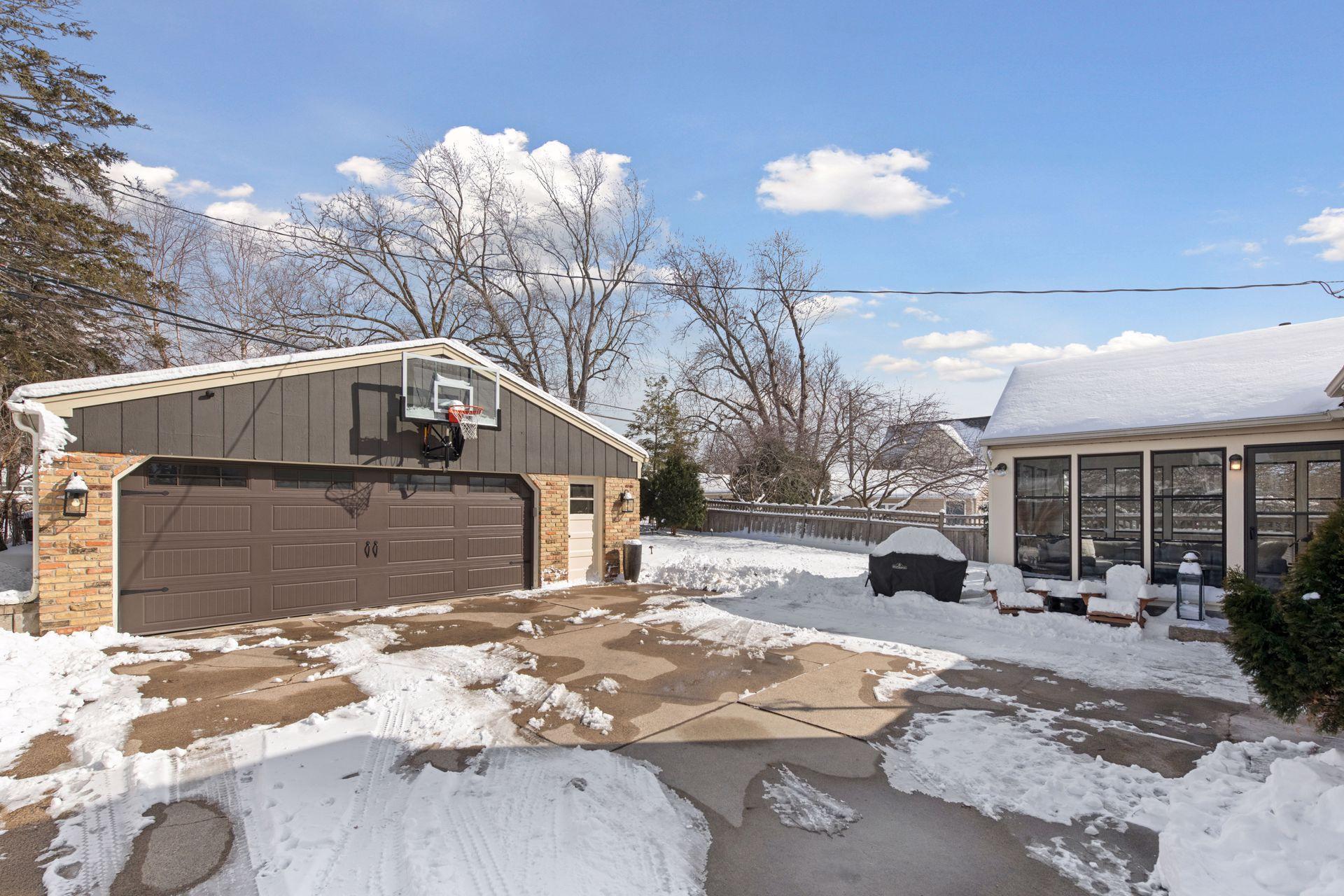 3825 Inglewood Avenue South - Spacecrafting - 0049.jpg