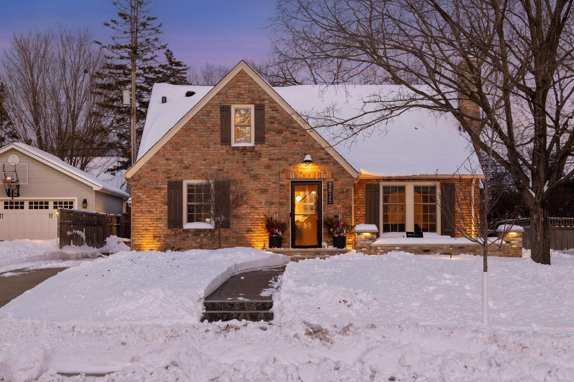 3825 Inglewood Avenue South - Spacecrafting - 0004.jpg