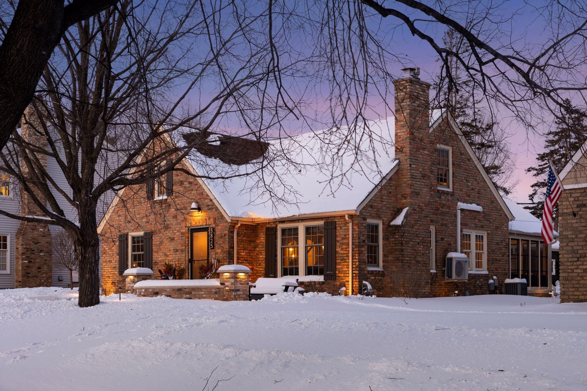 3825 Inglewood Avenue South - Spacecrafting - 0002.jpg