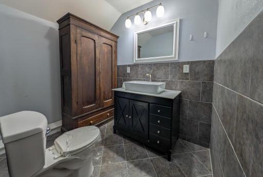 Full bathroom designed for comfort and practicality, serving additional bedrooms and guests with ease.