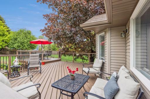 Huge two-tier composite deck, the perfect space for outdoor dining and entertaining.