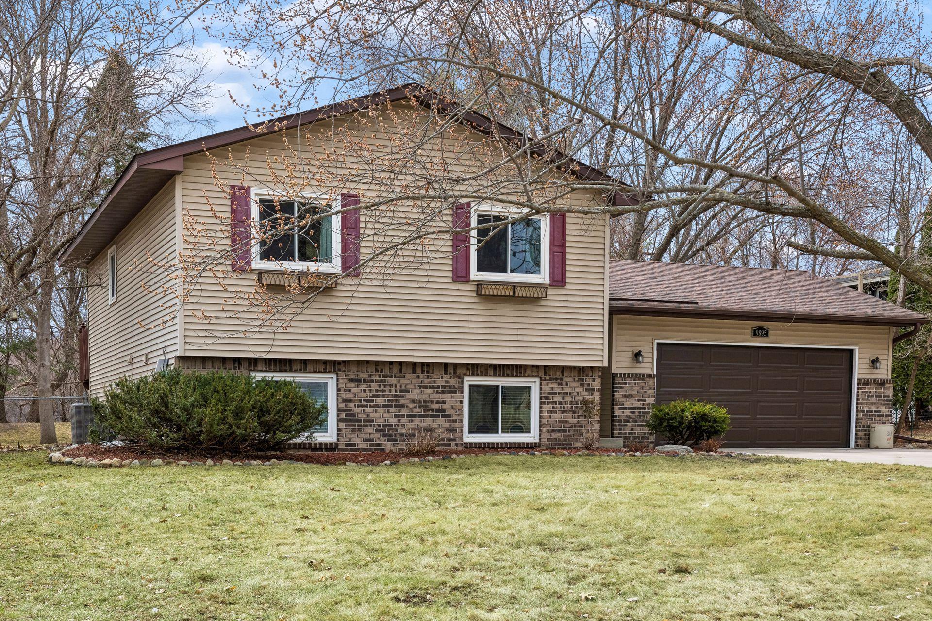 Welcome home to 9895 31st Avenue! Located on a couldesac in the heart of Plymouth, this gem sits on an amazing lot that backs up to Sunrise Park. Razor sharp and move in ready, don't miss out on this opportunity to call home!