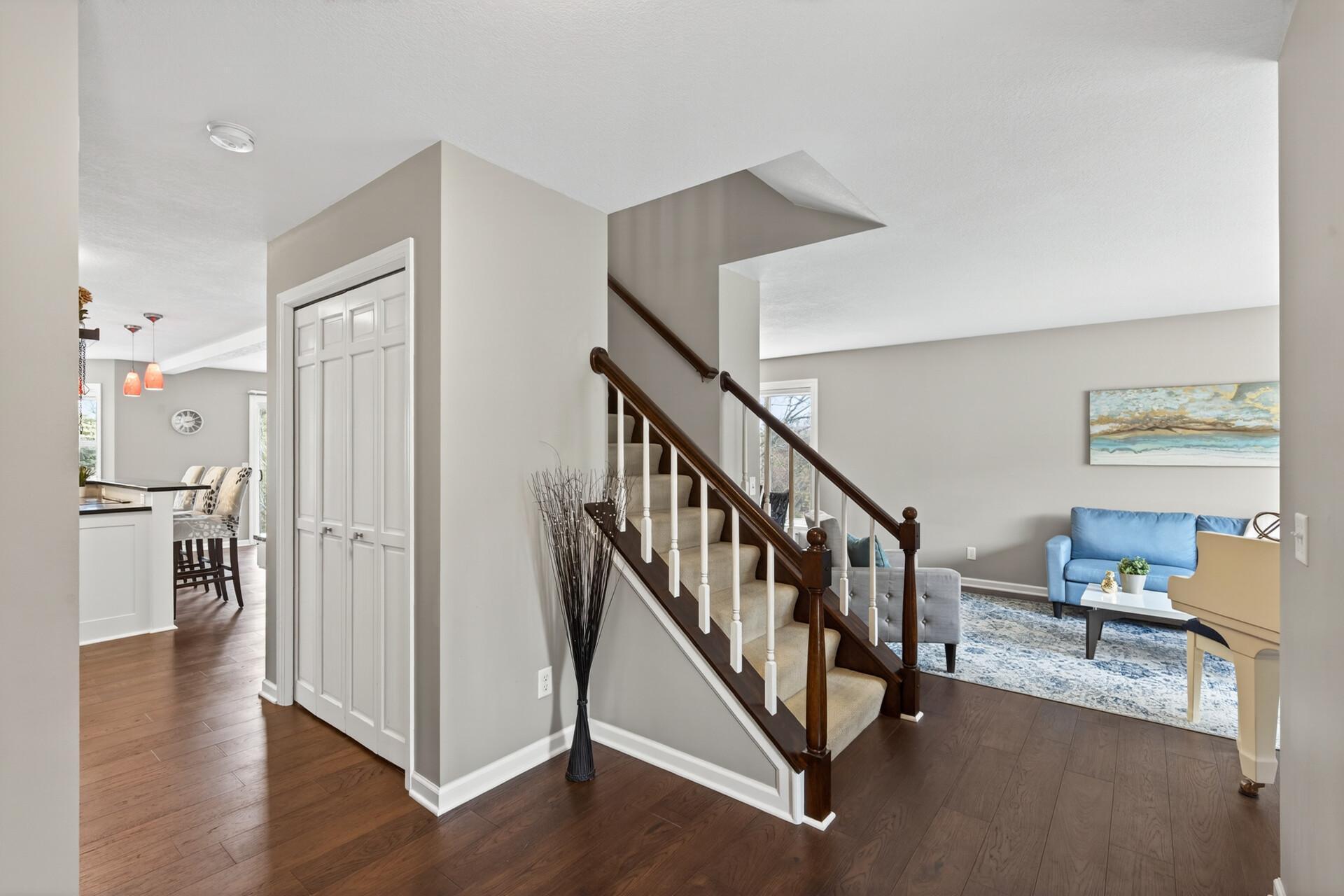 Open entryway open to the formal sitting room and kitchen