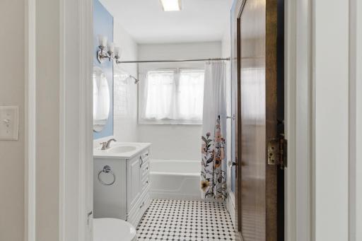 Full bathroom with classic finishes and natural light