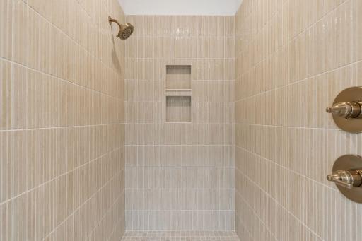 Full primary bathroom - Double shower head