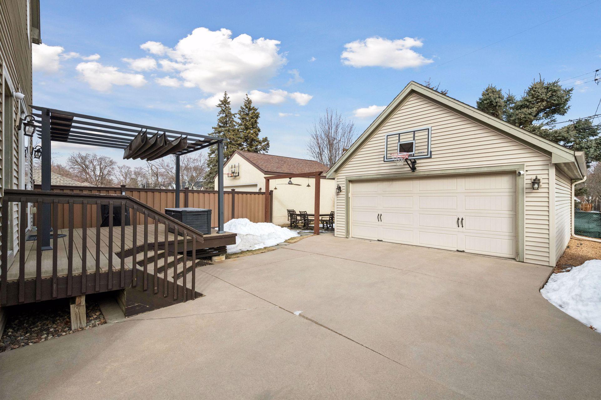 Oversized 24x20 garage.