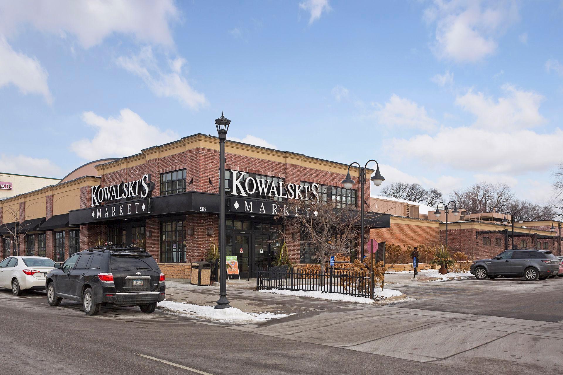 Walkable to shopping and dining!