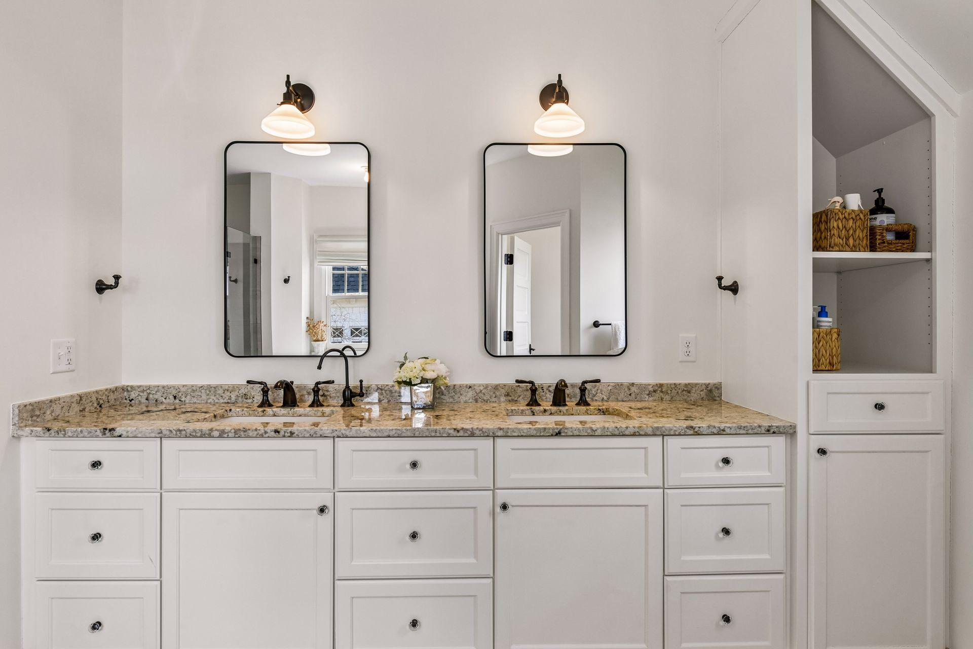 Primary bath wiht double sinks