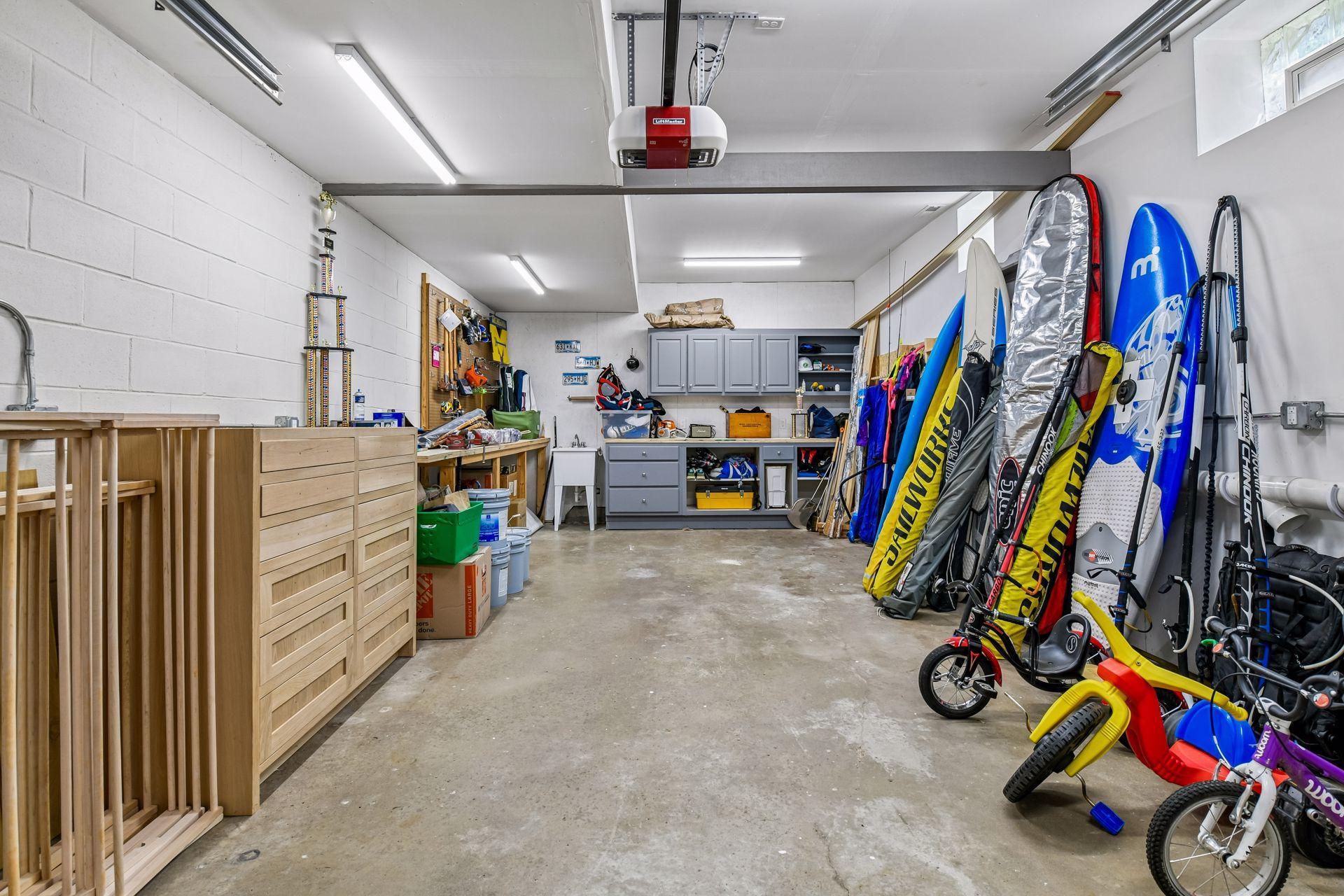 Heated workshop with ample storage