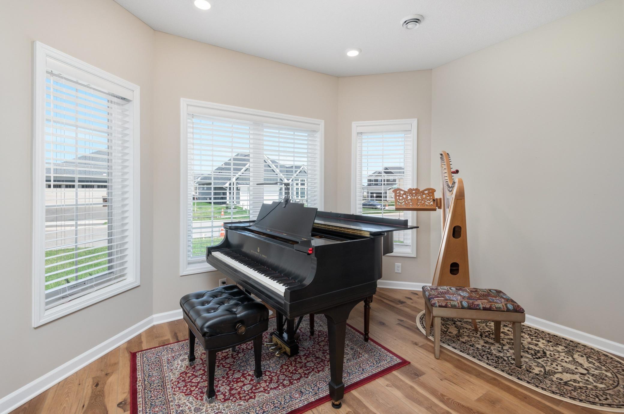 Den, office or music room - your choice!
