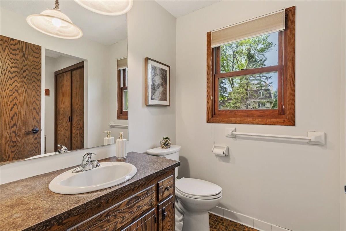 Upstairs 2nd full bathroom
